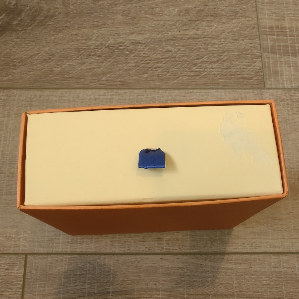 Authentic Louis Vuitton Small Gift Box with Ribbon and Cards - Picture 11 of 12